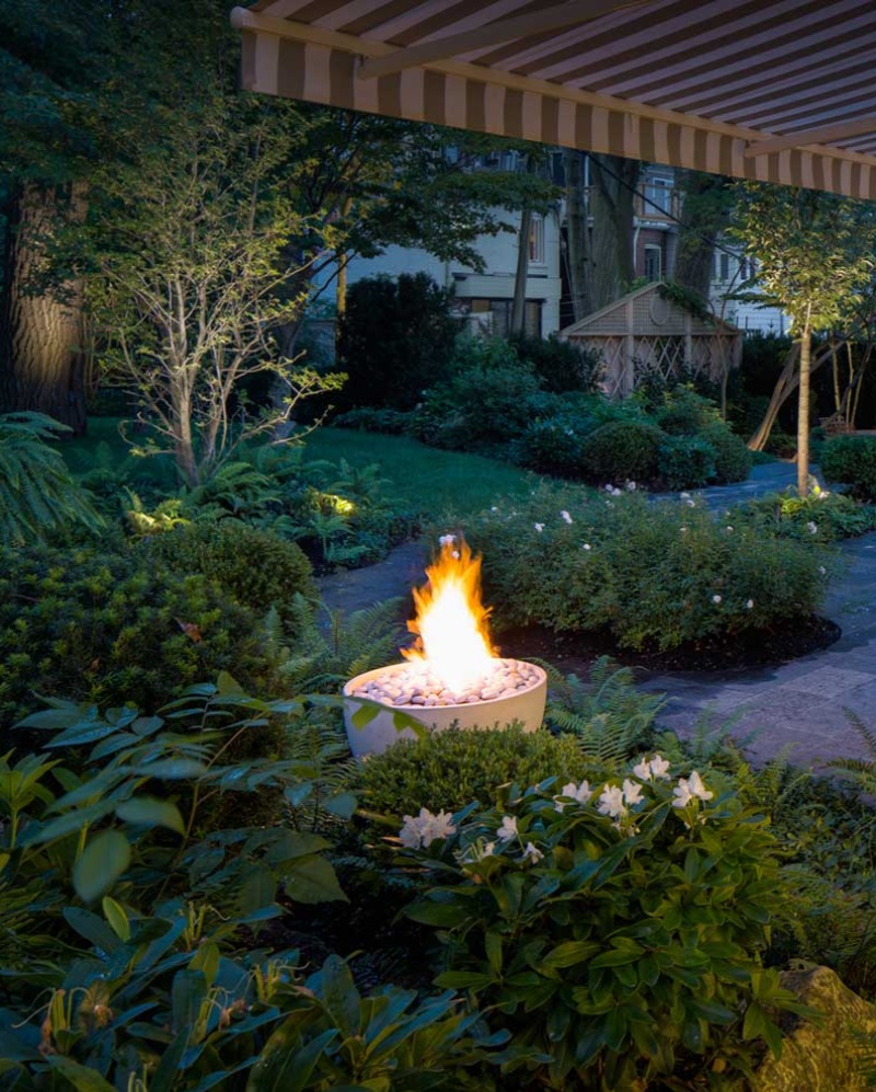 paloform's tweet image. Tucked into a lush garden, the Soba #firebowl adds a warm, grounding presence to this backyard sanctuary, where nature and design meet in quiet harmony. 

#paloform