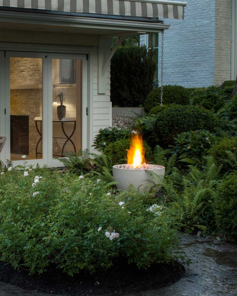 paloform's tweet image. Tucked into a lush garden, the Soba #firebowl adds a warm, grounding presence to this backyard sanctuary, where nature and design meet in quiet harmony. 

#paloform