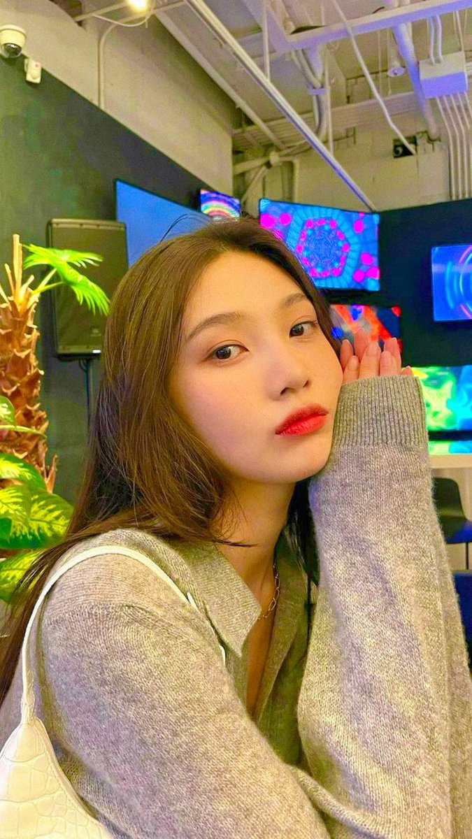 WouldU_2921's tweet photo. Red Velvet Few Tweets AU
[Bungsu ke-3: Berebut perhatian keluarga]

-dari Keluarga A4

©Hedgehog2921

#joyri #RedVelvet #aus https://t.co/AiTbHFfTFy