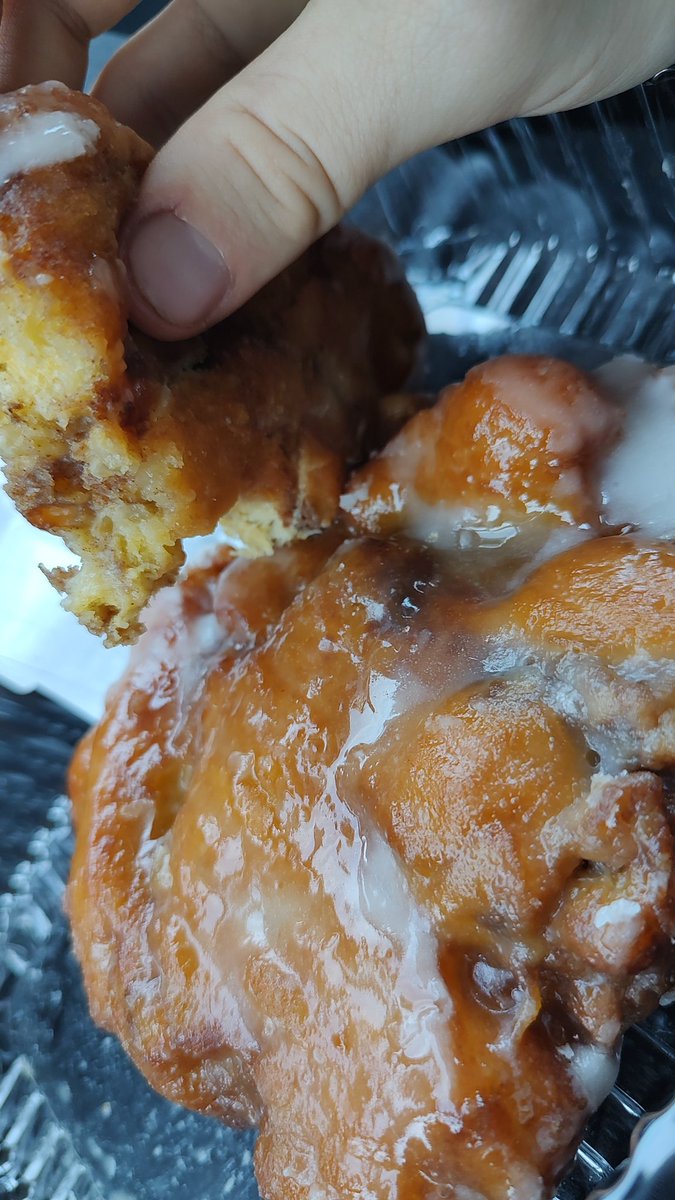 flochiserwin's tweet photo. apple fritter https://t.co/OM93X69Ll1