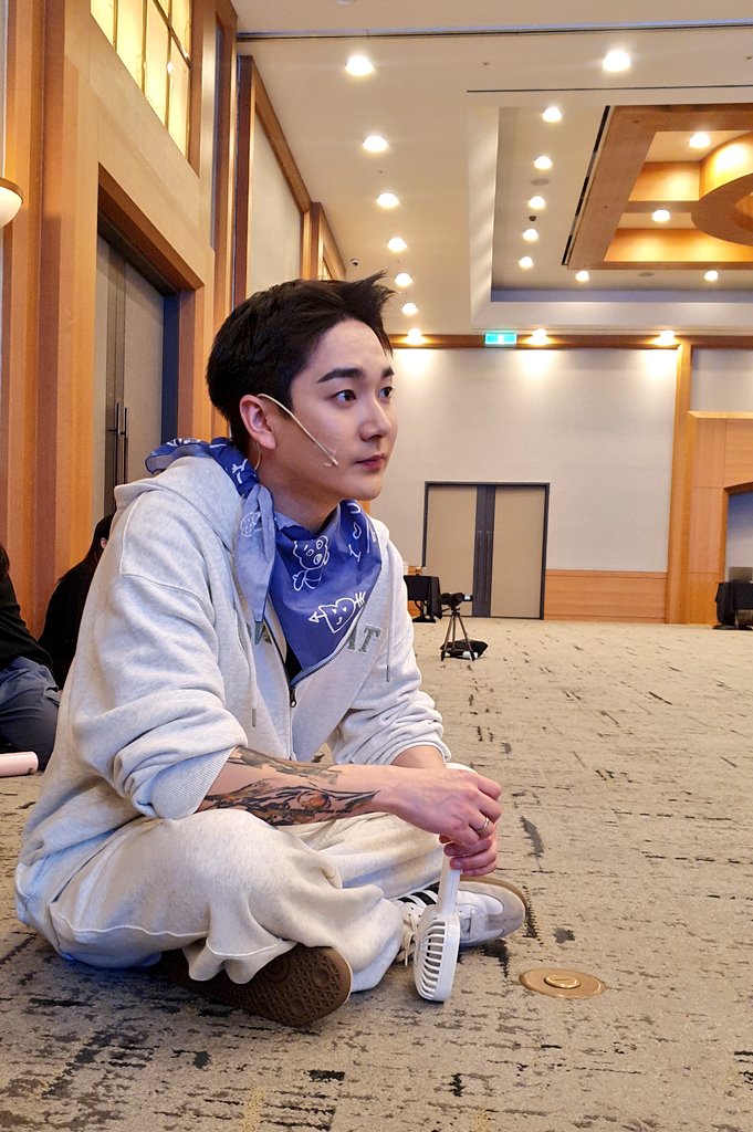 nuestro_placer's tweet photo. 올해는 생일 축하 인사를 직접 전할 수 있어서 더 행복했어 우리 또 만나
#AARON_32ndSpring
#아론과_함께한_32번째_봄 https://t.co/AhUeMmO9AW
