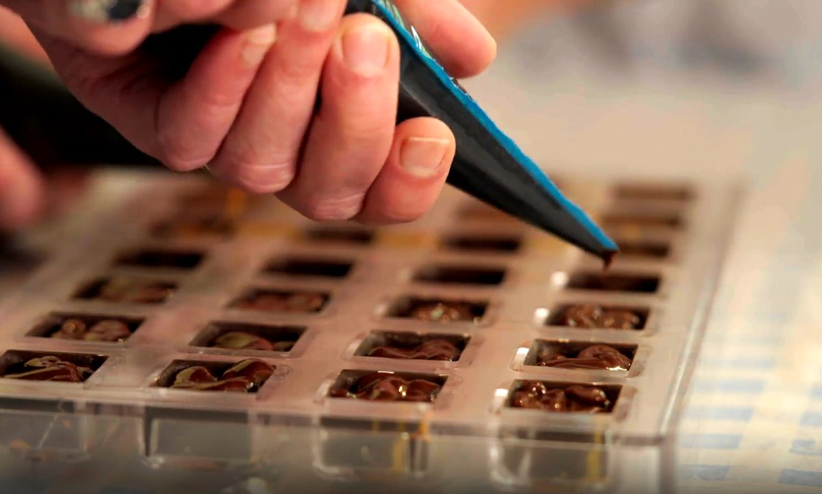 Screenhouse Productions (@screenhouse_tv) on Twitter photo Thanks to <a href="/dghchocolatier/">Coeur de Xocolat</a> who with <a href="/Joannechocolat/">Joanne Harris</a> made the chocolate in our film on <a href="/BBCTheOneShow/">BBC The One Show</a> tonight. He introduced Joanne to real chocolate making, and took her to Principe where he's helping introduce chocolate making to an island that previously only grew the beans. Thanks to <a href="/dghchocolatier/">Coeur de Xocolat</a> who with <a href="/Joannechocolat/">Joanne Harris</a> made the chocolate in our film on <a href="/BBCTheOneShow/">BBC The One Show</a> tonight. He introduced Joanne to real chocolate making, and took her to Principe where he's helping introduce chocolate making to an island that previously only grew the beans.
