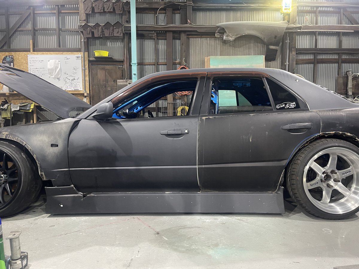 低くは見える。
このターンではこのぐらいかな😌
フロント225/35R18にすればまだ下がる👉

CR2P ほんといらない。
11J -19 12.5J -38 4本　取り来れる人いれば12万でいないかな。