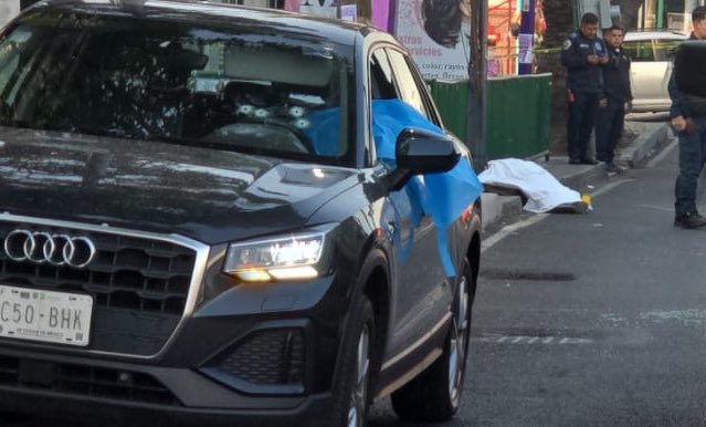 #ÚltimaHora | Asesinan a Ximena Guzmán, secretaria particular de la jefa de Gobierno, Clara Brugada, en un ataque directo en Calzada de Tlalpan. También murió su asesor, José Muñoz. Fueron emboscados por sicarios en moto.