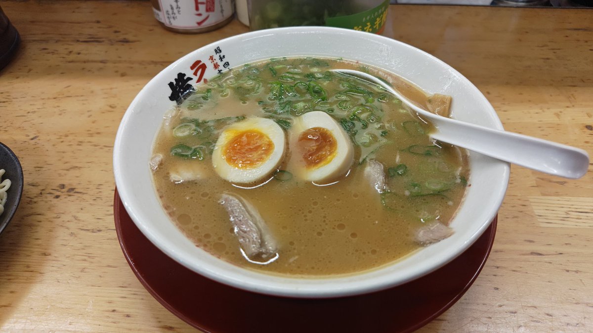 kingkingok's tweet photo. この時間にラーメン横綱で夕食🍜
店内で今、ネイバーズの『Moon Train』流れてる❣️
#横綱 #ラーメン横綱 #ネイバーズ #moontrain https://t.co/9yVGut7N5K