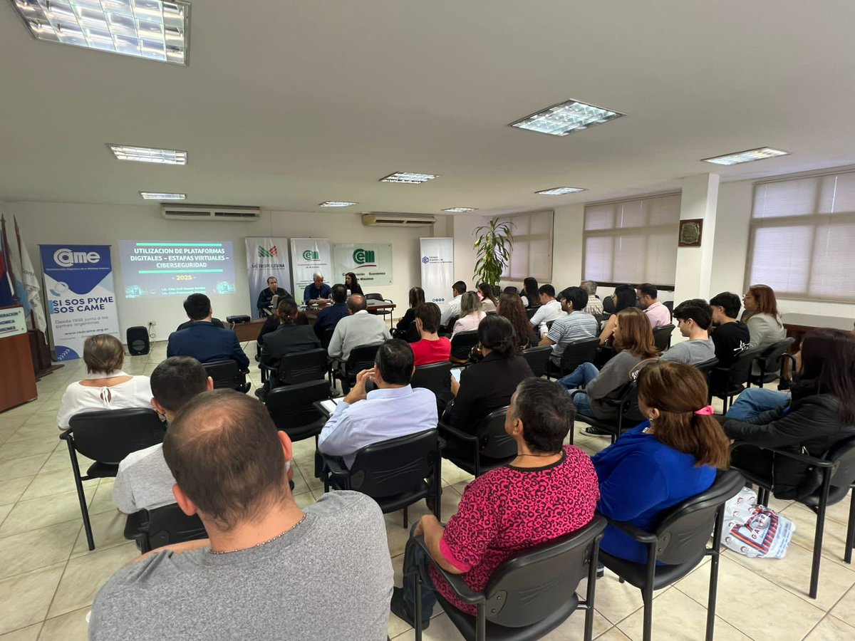 Ahora junto a la Dirección de Cibercrimen de la Policía de #Misiones, comerciantes, dirigentes profesionales y referentes de la comunidad posadeña aprendemos y nos informamos sobre #ciberseguridad.