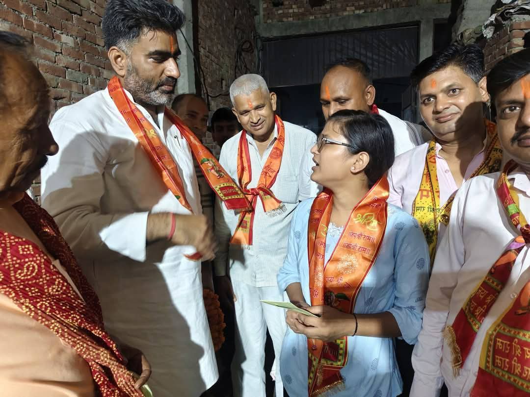 anuj_indrawal's tweet photo. आज दौराला निवासी #कु_सुहानी_प्रजापति पुत्री #श्री_अनुराग_प्रजापति द्वारा 12th में(92.5%), Vidya Academy टॉप करने  क्षेत्रीय #विधायक  मा. #अतुल_प्रधान जी  पहुँचकर उन्हें बधाई दी और अग्रिम भविष्य के लिये शुभकामनाए दी !!
#daurala
@atulpradhansp https://t.co/Ej0YDWgR1z