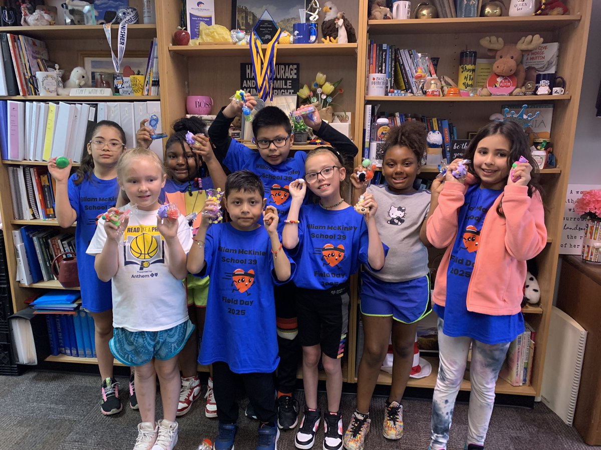 Third grade students <a href="/IPSMcKinley39/">William McKinley 39</a> celebrated their success on the latest IREAD assessment with 5 extra prize wheel spins. We 💙💛 our Eagle Scholars!! <a href="/AleesiaLJohnson/">Dr. Aleesia Johnson</a> <a href="/brynn_kardash/">Brynn Kardash</a>