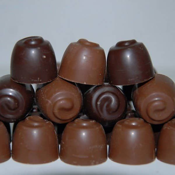 Generations7080's tweet photo. Qui était fan de ces crottes de chocolat ? https://t.co/ELbT33Z4MD