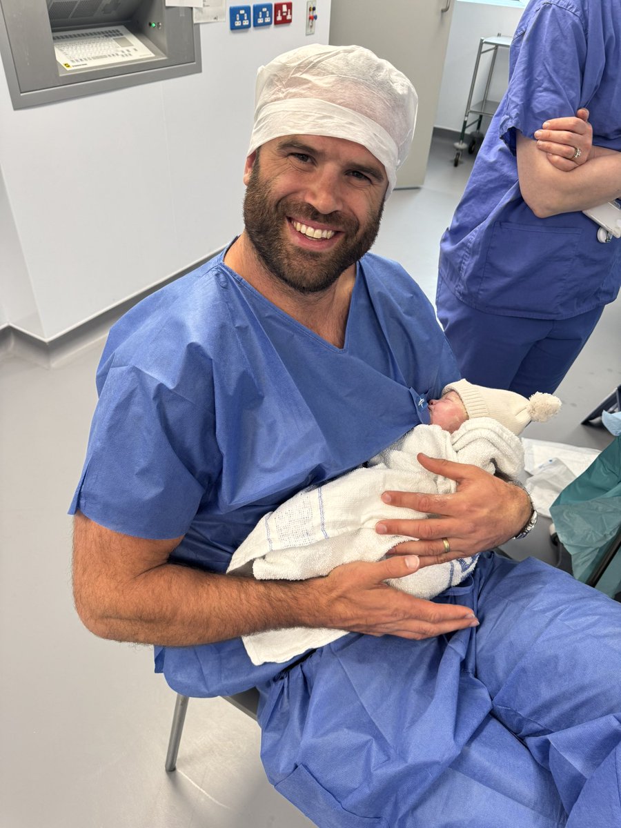 Jamiehuwroberts's tweet image. At times I feel like the luckiest guy on the planet. So grateful to welcome our third into the world and thankful to the wonderful staff at our great University Hospital 🏴󠁧󠁢󠁷󠁬󠁳󠁿 

Welcome Clara Rose Roberts ❤️💐😊