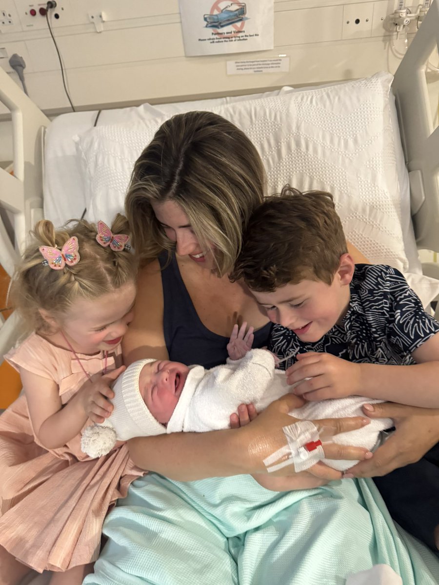 Jamiehuwroberts's tweet image. At times I feel like the luckiest guy on the planet. So grateful to welcome our third into the world and thankful to the wonderful staff at our great University Hospital 🏴󠁧󠁢󠁷󠁬󠁳󠁿 

Welcome Clara Rose Roberts ❤️💐😊