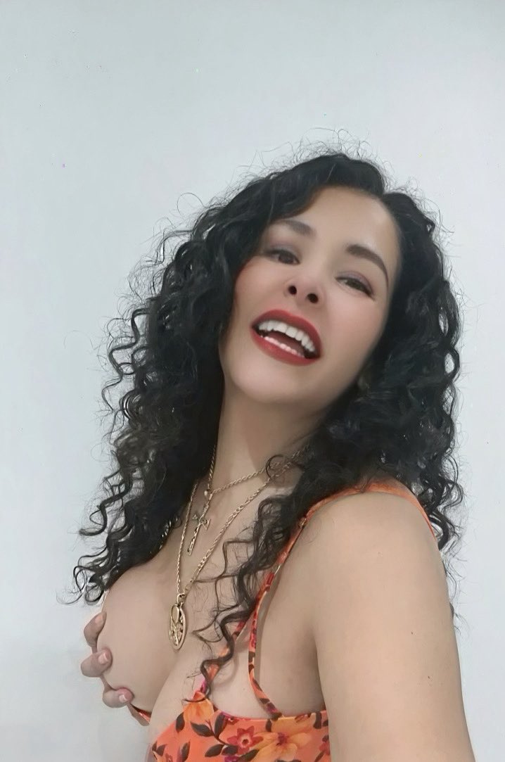 LorenaC72787839's tweet photo. Desperté con sonrisa de fuego
y el cuerpo encendido de historia.
Estoy escribiendo el capítulo 11 de Santa Puta
y tú aún sin cruzar la línea…
https://t.co/N0O21kkAPb
— LC
⸻
#SantaPuta
#EscrituraErótica
#ContenidoExclusivo
#OnlyFansMéxico
#MujeresQueBrillan
#BuenosDíasValientes