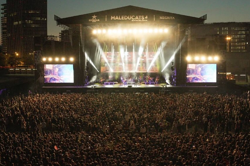 cultoestopero's tweet photo. 📸 Algunas Fotacas de lo ke fué @estopaoficial en #maleducats
Todo es más lindo si suena Estopa 🤗
#estopa #maleducats #festopa #foryoupagereels #goodvibes https://t.co/S9IDixhroW