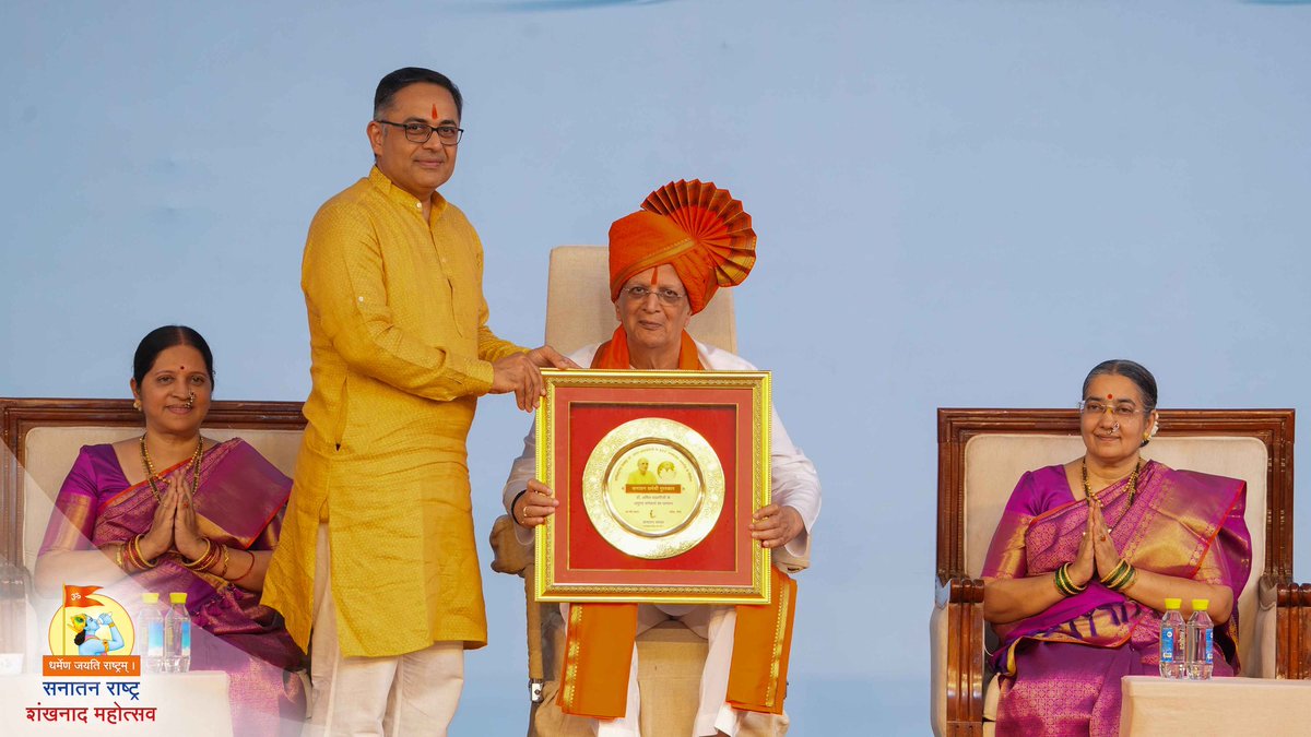 Sanatan Sanstha (@sanatansanstha) on Twitter photo 🏅 Honouring Dr. Amit Thadhani (<a href="/amitsurg/">Amit Thadhani</a>), renowned surgeon, social reformer & author from Mumbai - with the #Sanatan_Dharmashri Award at the Sanatan Rashtra Shankhnad Mahotsav.
For 25+ years, Dr. Thadhani has served over 11,000 patients through free surgeries across India & 🏅 Honouring Dr. Amit Thadhani (<a href="/amitsurg/">Amit Thadhani</a>), renowned surgeon, social reformer & author from Mumbai - with the #Sanatan_Dharmashri Award at the Sanatan Rashtra Shankhnad Mahotsav.
For 25+ years, Dr. Thadhani has served over 11,000 patients through free surgeries across India &
