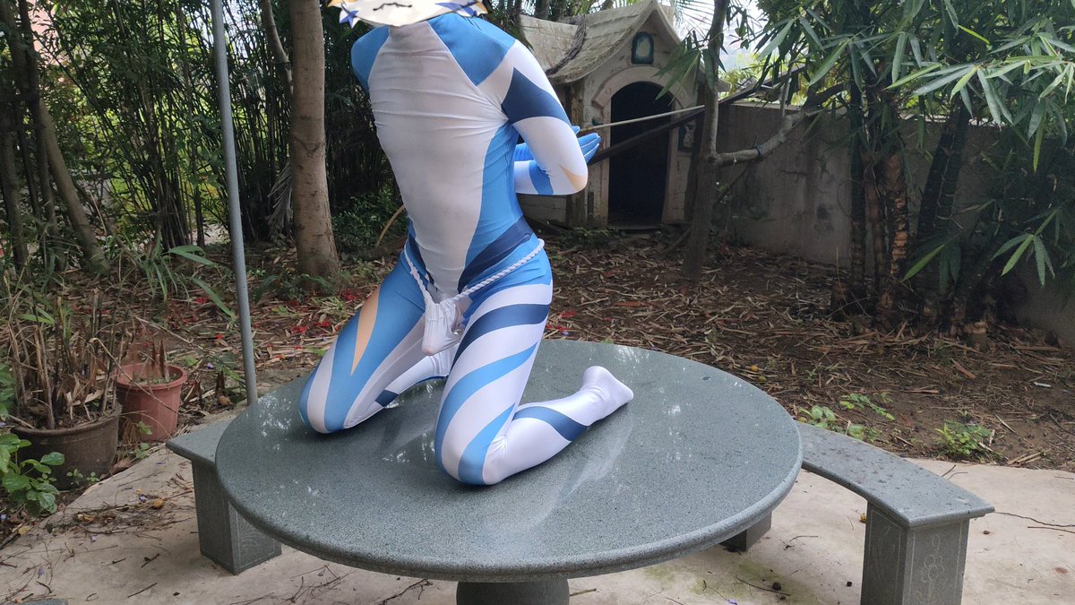 XM52876950's tweet photo. 呜呜...好羞耻...好刺激...要...要出来了！
画师@Pisone_eroVer
#furry #野裸 #zentai https://t.co/EX1ODlLM0L