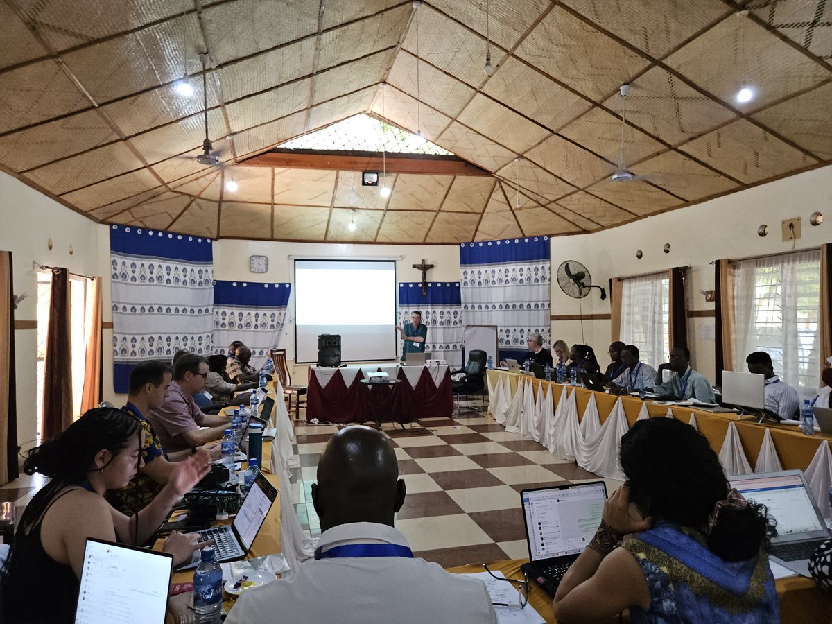 youthmakershub's tweet photo. Knowledge exchange & networking discussions in 📍Turkana County, Kenya.
@UoGondar @DebarkUniETH
@KenyattaUni @TurkanaU
@UniofHargeisa
@univgirona @GarissaUni
@RACIDAofficial @fdremoe
#3isproject #ErasmusPlus https://t.co/bQcx8pFIY9