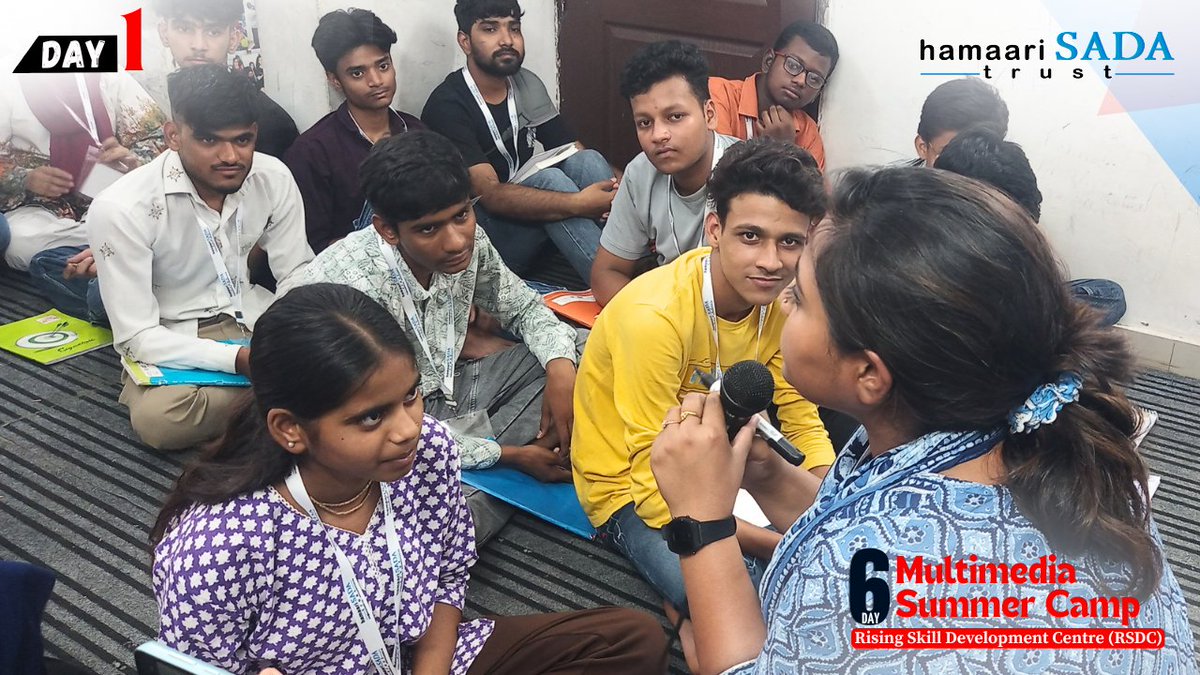HamaariSADA's tweet photo. On the first day of the six-day multimedia summer camp of 'Hamaari Sada Trust', journalist and documentary maker Asmita Nandi shared her experience with the students. During this, the trust's founder Mohd. Irshad Alam honored her.

#SummerCamp2025 #CreativeSummer #HST https://t.co/mRF4d1ScN4