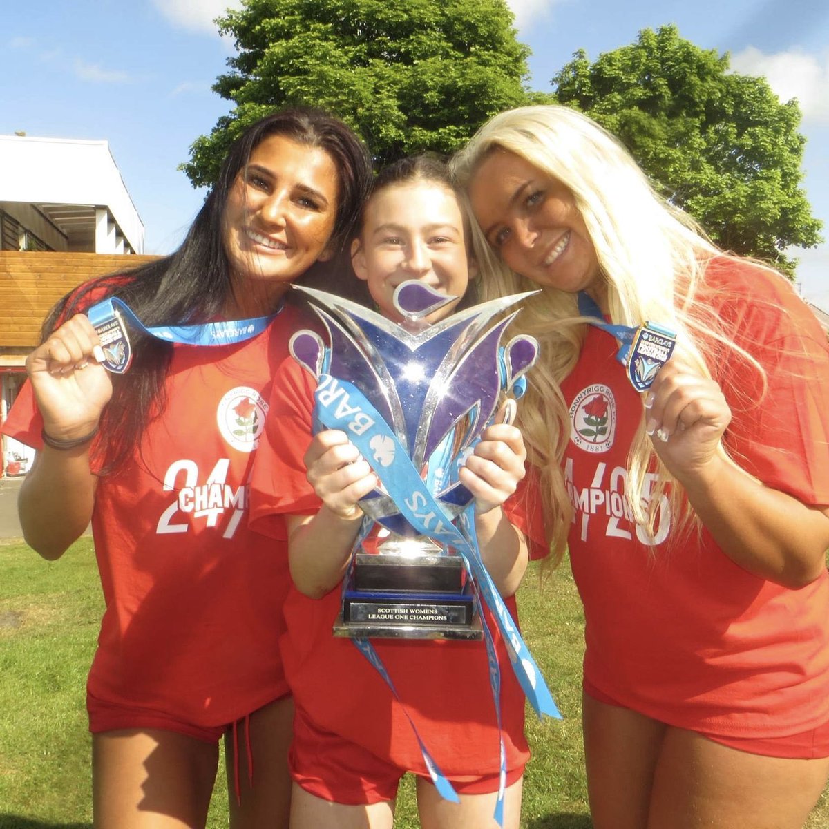 BonnyriggLadies's tweet photo. 𝐵𝑒𝓍 𝓌𝒾𝓁𝓁 𝓉𝑒𝒶𝓇 𝓎𝑜𝓊 𝒶𝓅𝒶𝓇𝓉 𝒶𝑔𝒶𝒾𝓃 🎶

From scoring on her debut on the opening day to lifting the @SWFLeagueOne trophy on the final day, what a first season at the club for our sixteen year old superstar ✨ https://t.co/S0YAkFO4nN