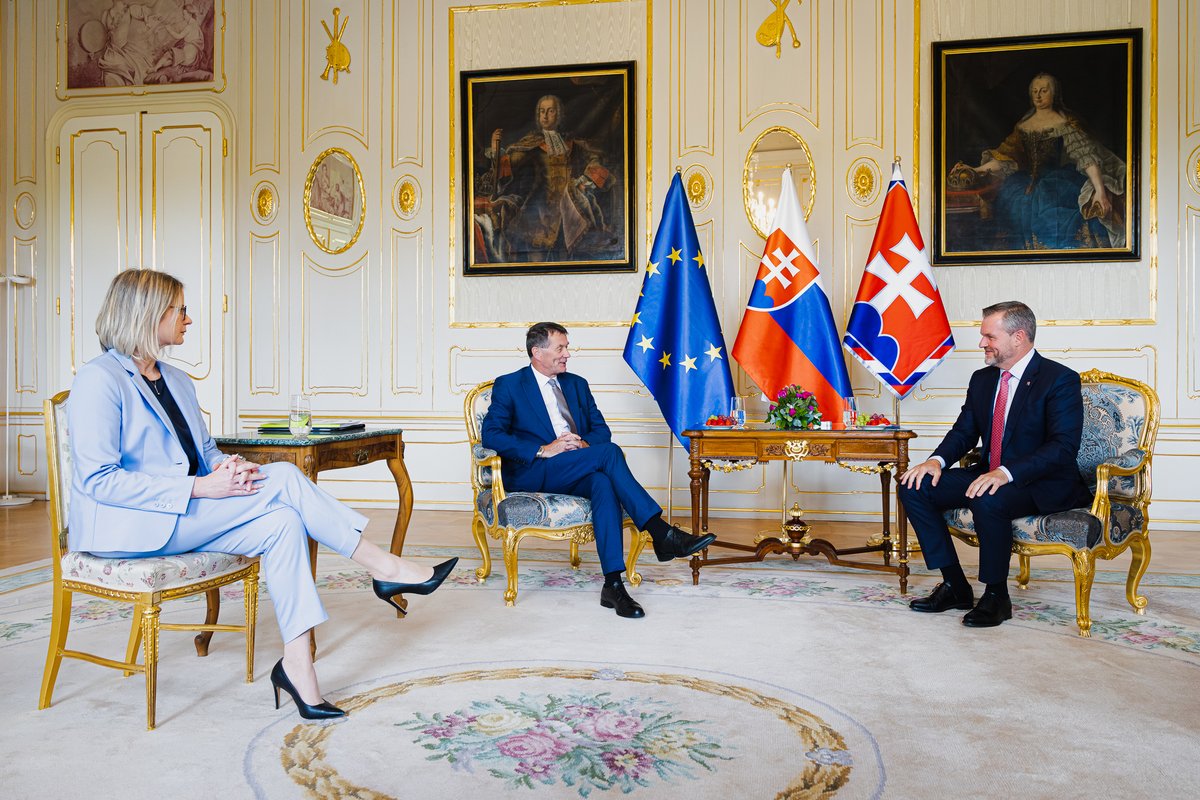 European Court of Auditors (@euauditors) on Twitter photo In a meeting with the President of the Slovak Republic <a href="/PellegriniP_/">Peter Pellegrini</a> this afternoon, President <a href="/TonyMurphyECA/">Tony Murphy</a> and Member Katarína Kaszasová discussed the ECA’s role within the EU, AI opportunities and risks, and future challenges for the EU and their implications for #Slovakia. In a meeting with the President of the Slovak Republic <a href="/PellegriniP_/">Peter Pellegrini</a> this afternoon, President <a href="/TonyMurphyECA/">Tony Murphy</a> and Member Katarína Kaszasová discussed the ECA’s role within the EU, AI opportunities and risks, and future challenges for the EU and their implications for #Slovakia.