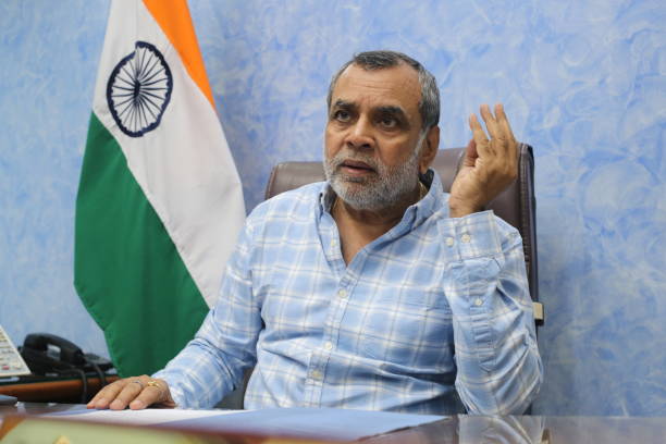 IAasMohd's tweet photo. परेश रावल ने तो सच में हेरा फेरी कर दी..! 🤣
#PareshRawal #AkshayKumar #HeraPheri3 #25crores https://t.co/D0j4PiJJ03