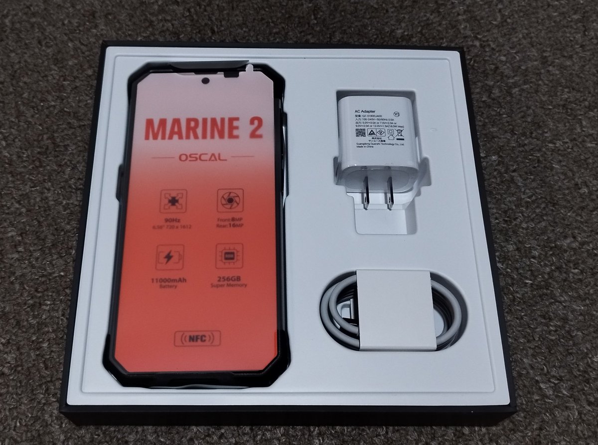 ohisamanome's tweet image. 良いっすよ。
箱がやたら重いと感じてましたけど、説明書のせいかな？って思って開けたら本体がかなりの重さを占めていました。
こんなの1mから落として大丈夫？
床にダメージ入りそう、って思いました。
今夜はもう遅いのでまた明日、帰ってきてから色々やります♪
#OSCAL #MARINE2