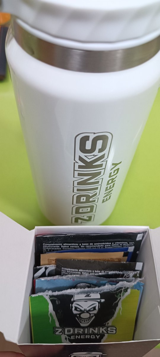 Gallynero's tweet photo. Cuando pedí mis muestras de @zdrinksenergy dije, las que me guste dejo el sobre vacío en la caja para luego saber cuál comprar,  por ahora todos han vuelto a la caja, voy tener un problema 😭
Interesante producto y encima de aquí al lado, si si son de san Martín de Montalbán 😱 https://t.co/aD2w7WjIzT