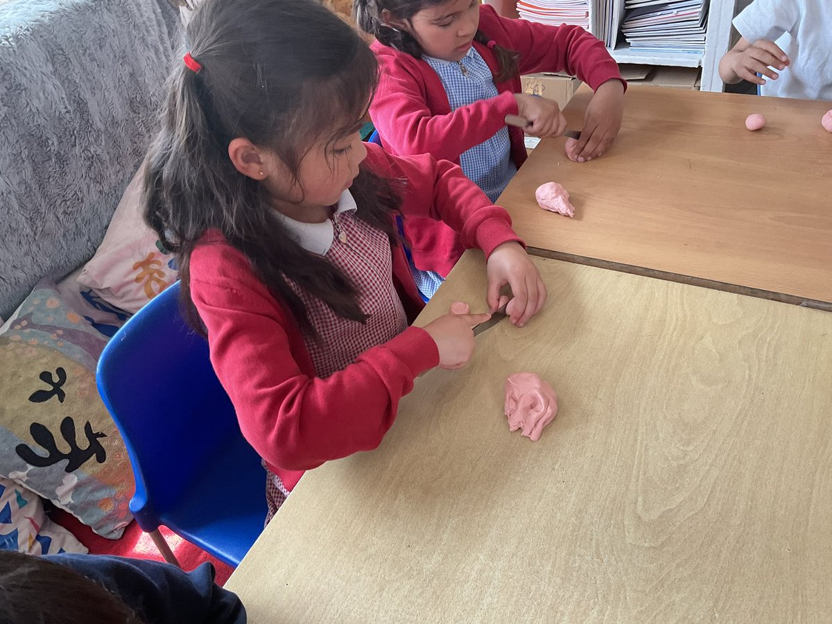MayflowerSch's tweet photo. #Matisseclass practicing their cutting skills for #DT https://t.co/beCAg9dCyZ