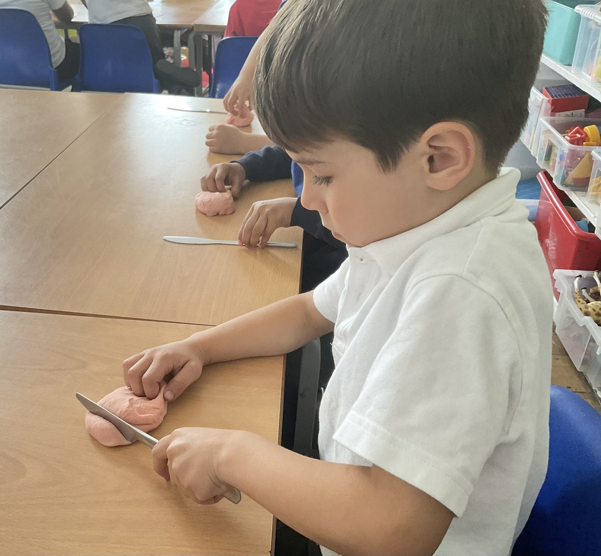 MayflowerSch's tweet photo. #Matisseclass practicing their cutting skills for #DT https://t.co/beCAg9dCyZ