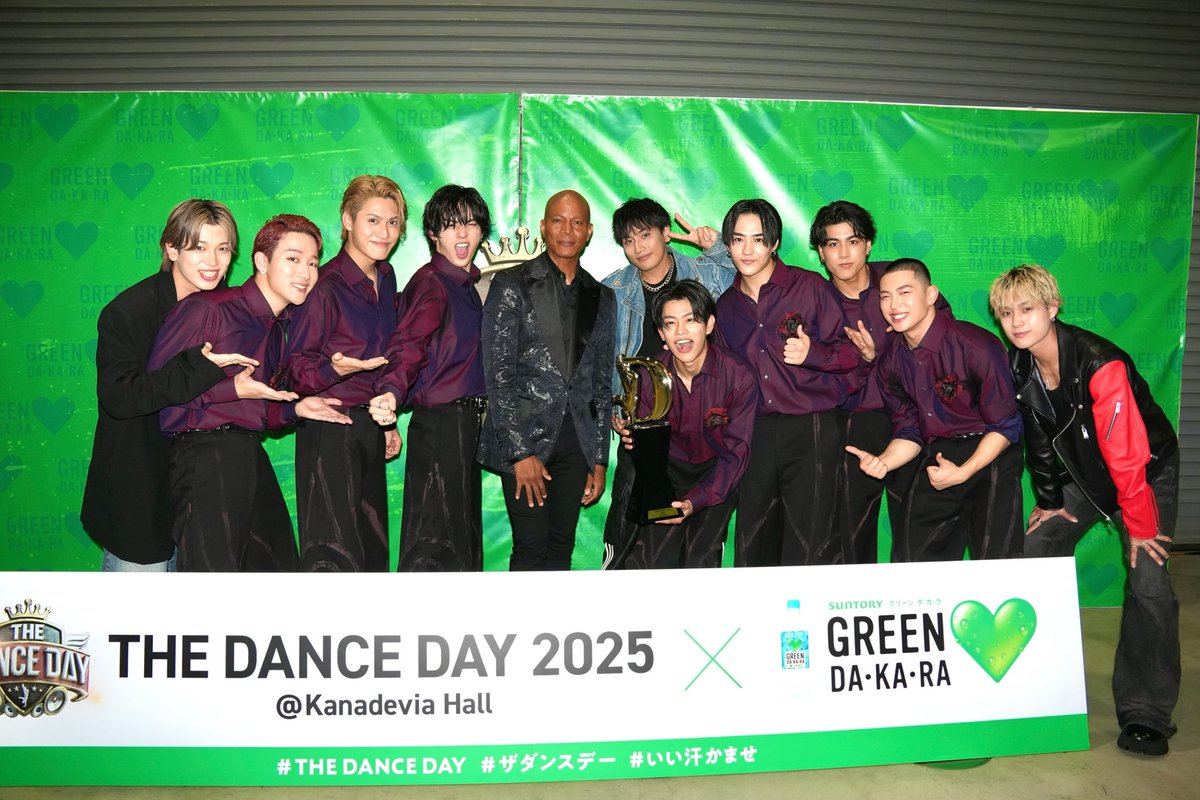 tjbb_'s tweet photo. #THEDANCEDAY で
審査員を務められていた
トラヴィス・ペインさんと
お写真を撮らせていただきました📸

たくさんのお褒めの言葉をいただき、
本当に嬉しかったです💫

更にレベルアップした姿で
またお会いできるように頑張ります✨

ありがとうございました🚀

@the_dance_day 
#これがTJBBです
#THEDANCEDAY #THEDANCEDAY_Championship
#ダンスNo1決定戦

#TJBB #THEJETBOYBANGERZ #TJBBPerformer