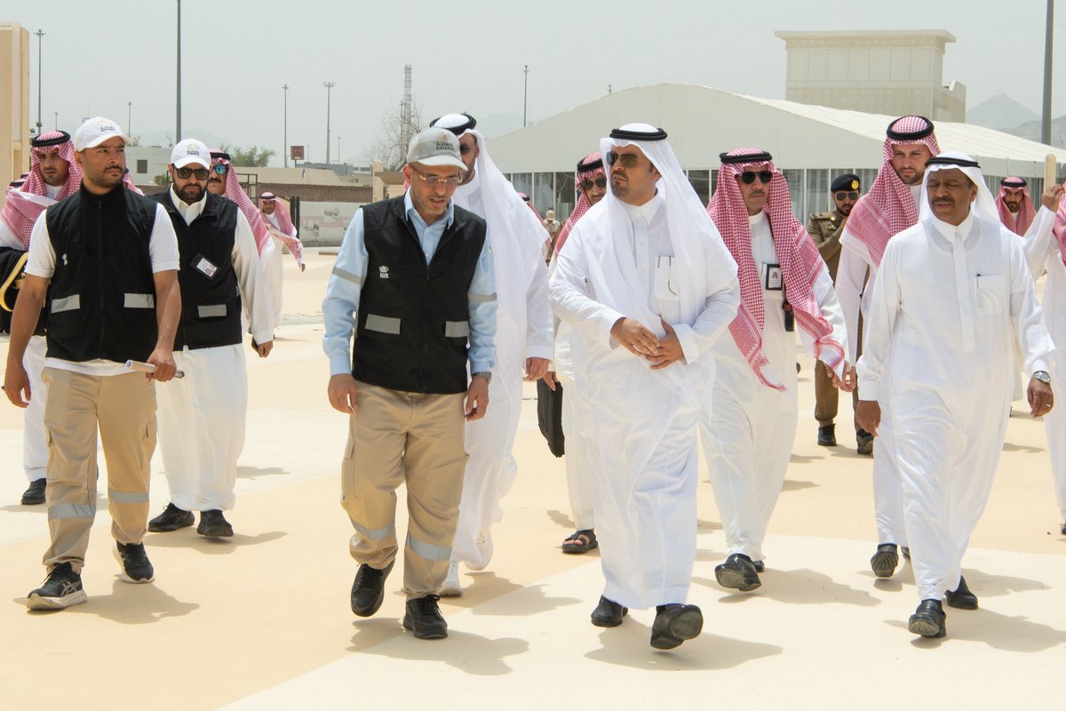 نائب أمير منطقة مكة الأمير #سعود_بن_مشعل_بن_عبدالعزيز
يتفقد مشروع "مسار المشاعر" للمشاة في مشعر مزدلفة، و الذي يمتد على مساحة 170 ألف م2، بأرضيات مطاطية وزراعة 20 ألف شجرة
..اطّلع سموّه على مشروع مراكز الانطلاق للمساعدات الأولية، الذي يضم 71 موقعًا موزعًا على مسارات المشاة في منى