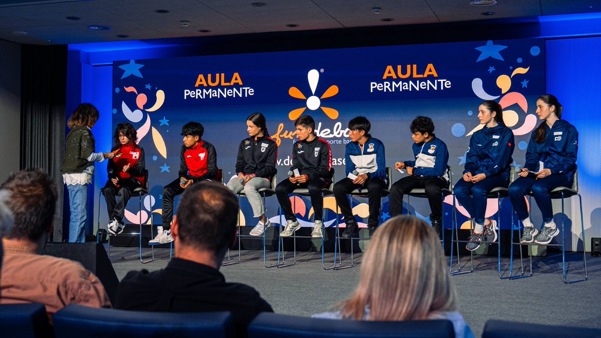 fundeba's tweet photo. El primero de ellos fue acerca de “Cómo viven los jóvenes deportistas sus relaciones familiares en el entorno deportivo” junto a varios jóvenes deportistas del Distrito. 

👏🏽Gracias a los clubes implicados por ayudarnos  @ADAESIMANCAS @AtletismoSuanze @PoligonoH @distritolimpico https://t.co/1PPgDz7IAD