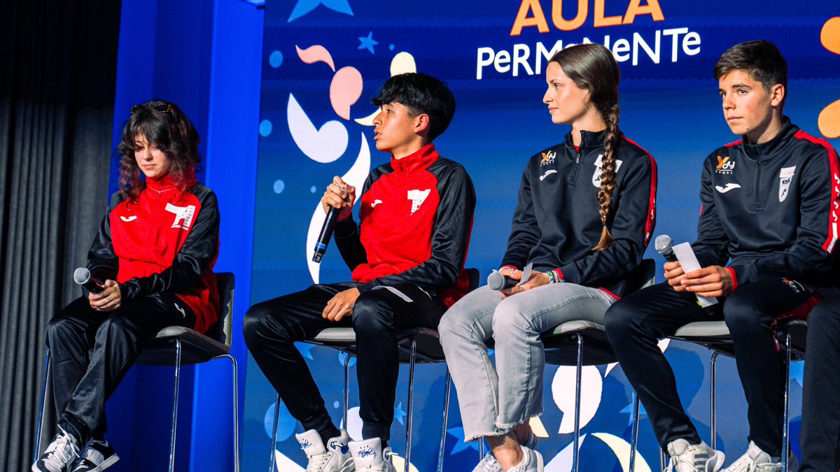 fundeba's tweet photo. El primero de ellos fue acerca de “Cómo viven los jóvenes deportistas sus relaciones familiares en el entorno deportivo” junto a varios jóvenes deportistas del Distrito. 

👏🏽Gracias a los clubes implicados por ayudarnos  @ADAESIMANCAS @AtletismoSuanze @PoligonoH @distritolimpico https://t.co/1PPgDz7IAD