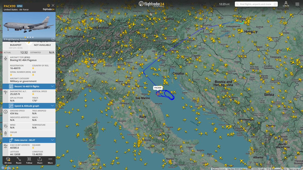 AIYeyENGDdJkjTr's tweet image. May 20, 2025
#Kecskemét Air Base, Hungary ==&amp;gt; #Adriatic Sea

#PACK99 #AE5BC4 USAF KC-46A Pegasus