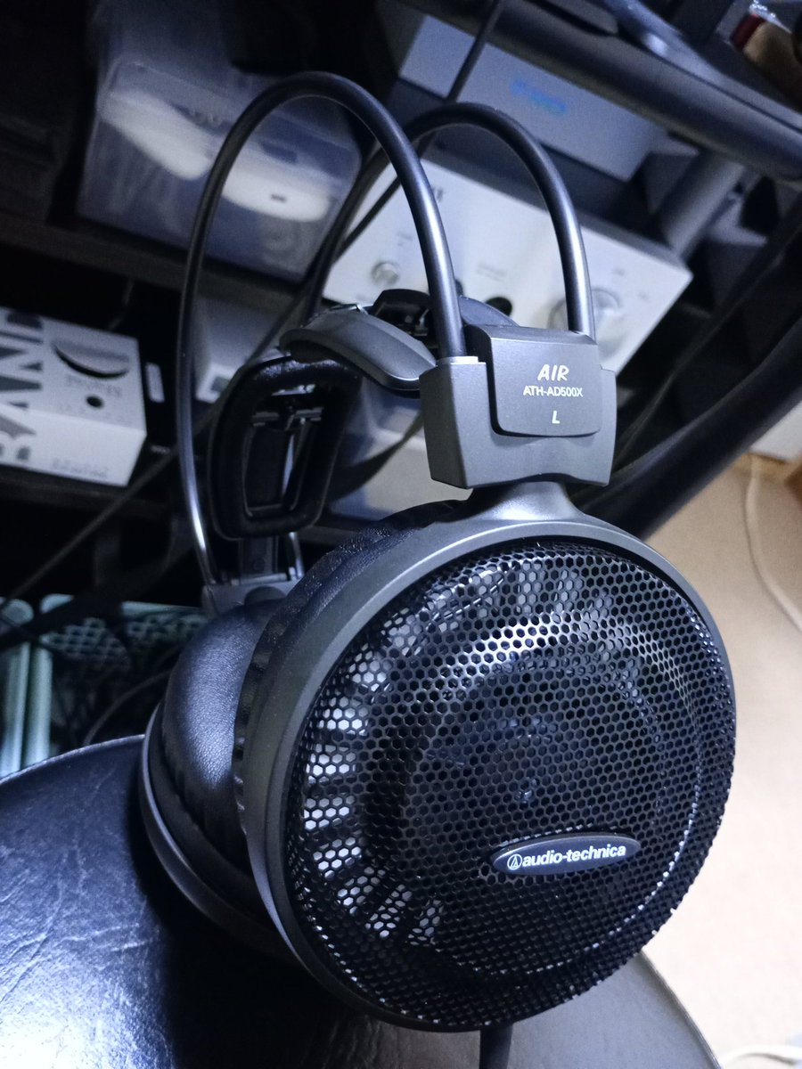 Jl1Pyb's tweet photo. #audiotechnica
#オーディオ
#FIIOJM21
#アマチュア無線
開放型ヘッドフォン
audio-technica ATH-AD500X
エージングも進み良い感じで
いや〜最高の音です!コスパは間違いなく最高だと思います! https://t.co/ph5cnL1uBM