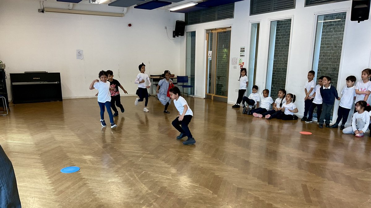 MayflowerSch's tweet photo. #Matisseclass enjoyed their #PE lesson! https://t.co/qifWkBFQCt