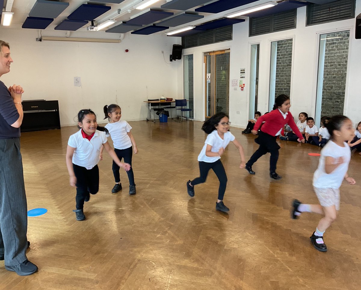 MayflowerSch's tweet photo. #Matisseclass enjoyed their #PE lesson! https://t.co/qifWkBFQCt