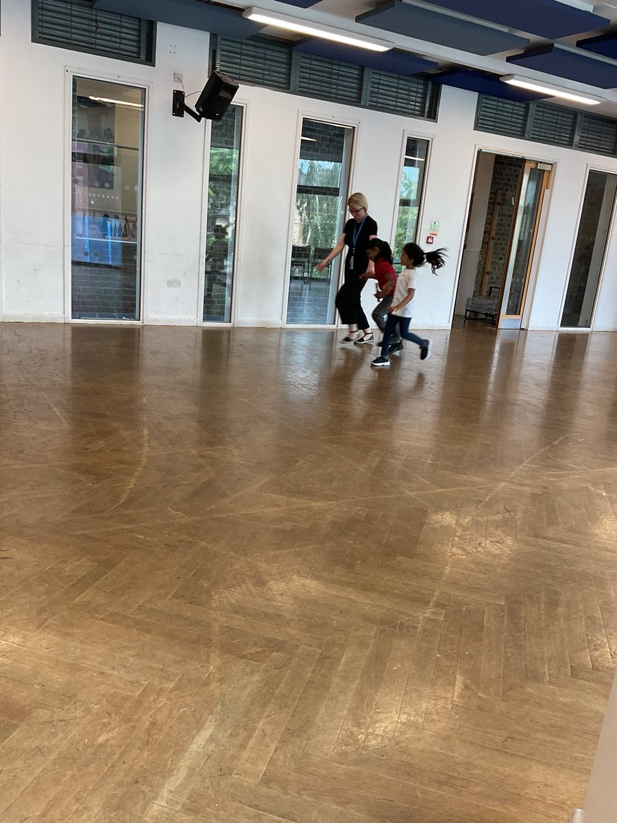 MayflowerSch's tweet photo. #Matisseclass enjoyed their #PE lesson! https://t.co/qifWkBFQCt