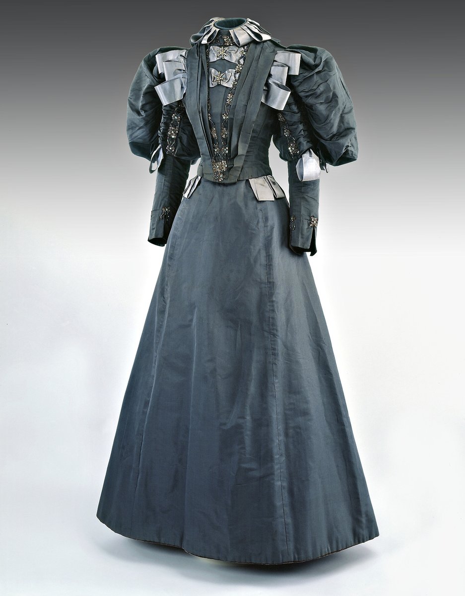 wikivictorian's tweet photo. Wedding dress, 1896. Musée McCord Museum. https://t.co/1Q8TDGSpAI