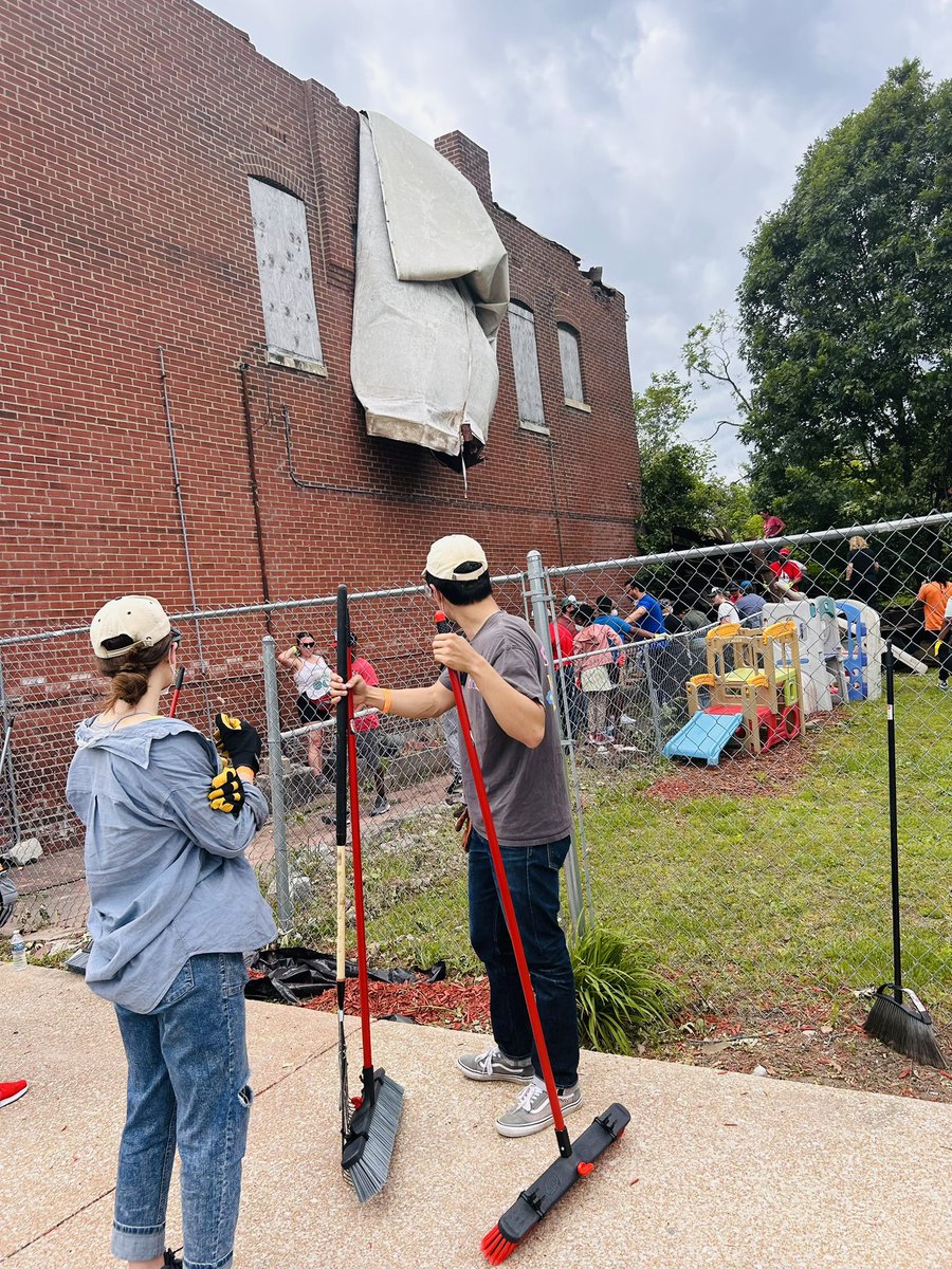 kdubbss_shawty's tweet photo. #PRAYFORSTL .. pray for my city yall 🙏💯 the community definitely need it 🥺 https://t.co/zoZ4vH9EIi