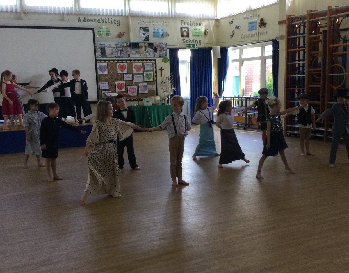 stlukesschoolsw's tweet image. Year 2 had a fantastic day celebrating all they have learnt about the Titanic! 🚢 They danced the waltz and Irish jig with huge smiles—such a fun way to bring history to life! 💃🕺 #TitanicDay #Year2 #LearningThroughFun #StLukesSchool