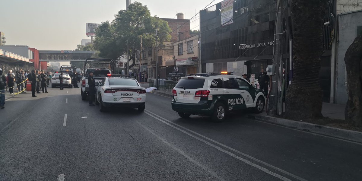 checodeoro's tweet photo. Sigue la movilización en la #CDMX por el asesinato de Ximena Guzmán, secretaria particular de la jefa de Gobierno de la Ciudad de México, Clara Brugada,  y José Muñoz,  asesor de la mandataria. https://t.co/CT9IWbcr7S