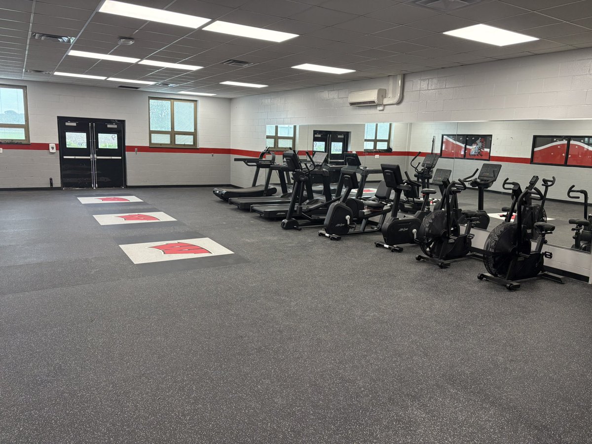 _Do_Work_Son_'s tweet photo. New flooring installed in the Wapahani HS weight room ✅ along with the new cardio equipment ✅-  next up- weights and racks ……. Stay tuned #LPSelma https://t.co/I4w3pdvR6f