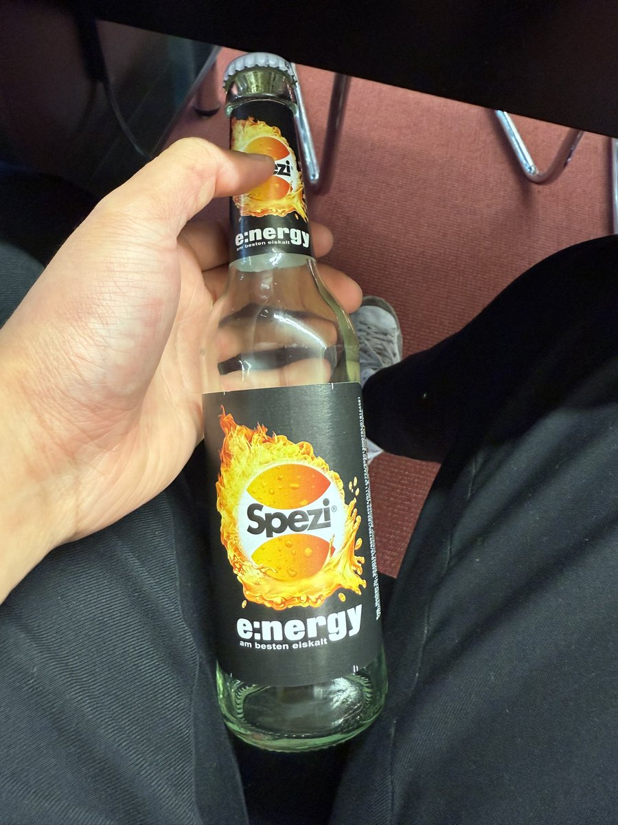 sonngynt's tweet photo. Mit Abstand das ekligste, was ich je getrunken habe. Spezi + Energy 0/10. dennoch ausgetrunken. Riegele hat da nicht gekocht mit der Kombi. https://t.co/zCOnJzz97A