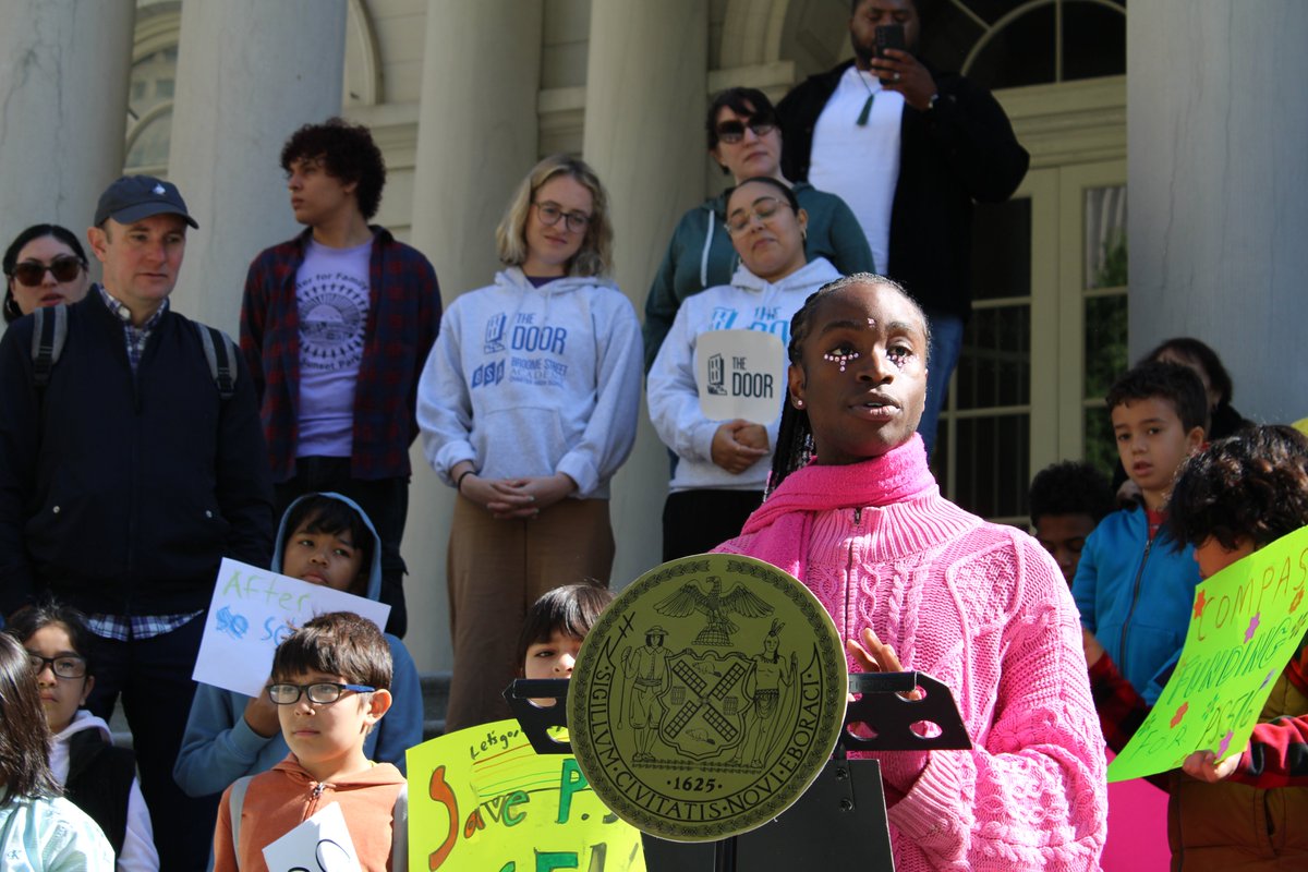 Proud to join forces with dozens of #NYC social service organizations at City Hall yesterday. Our collective voice was heard loud and clear: we cannot allow critical youth programs to disappear from our communities.
Invest in our children's future now!
