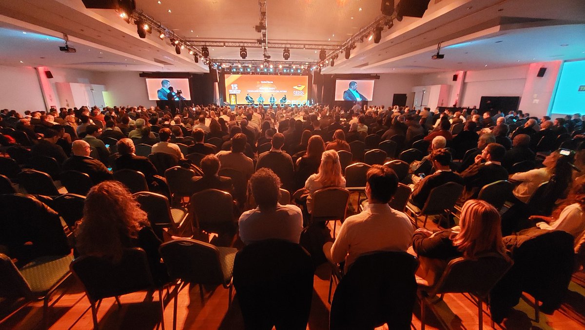 Logística 360, <a href="/MathiasLoreto/">Matias Loreto Garcia</a>  presenta la mirada ampliada sobre la incorporación de nuevas tecnologías en la gestión logística, durante el 15°Encuentro <a href="/cedolarg/">CEDOL Logística</a> frente a una enorme convocatoria!!!
#logística #transporte #supplychain
#tecnologia