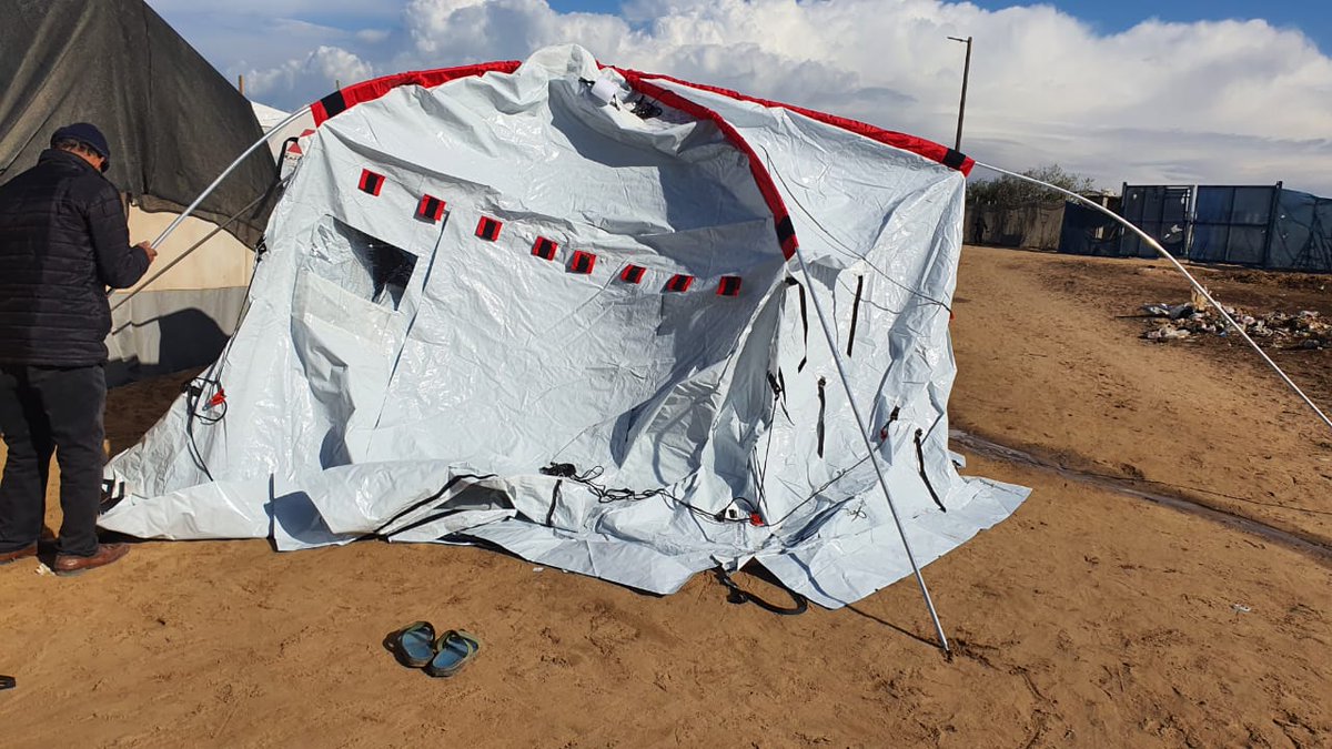 Nasem0n's tweet image. Amid the forced displacement of our entire city, today we are setting up tents for the displaced families.
So many families have lost their lives because they delayed evacuating due to the lack of shelter.
We need your support now more than ever.
gofund.me/2750d8de