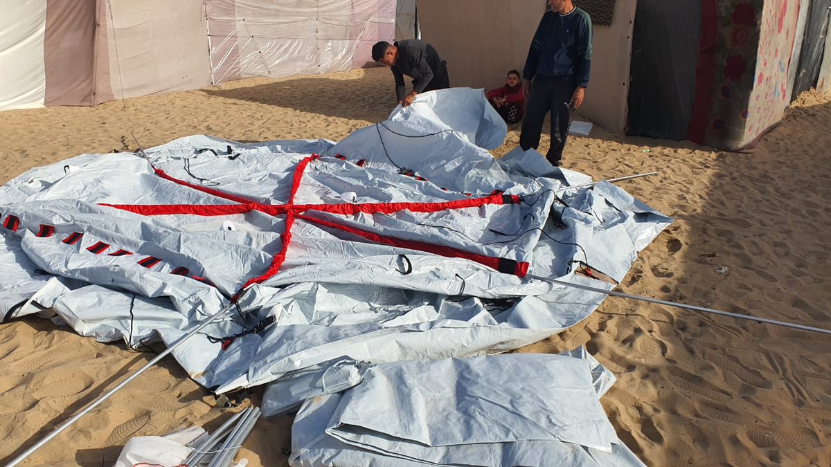 Nasem0n's tweet image. Amid the forced displacement of our entire city, today we are setting up tents for the displaced families.
So many families have lost their lives because they delayed evacuating due to the lack of shelter.
We need your support now more than ever.
gofund.me/2750d8de