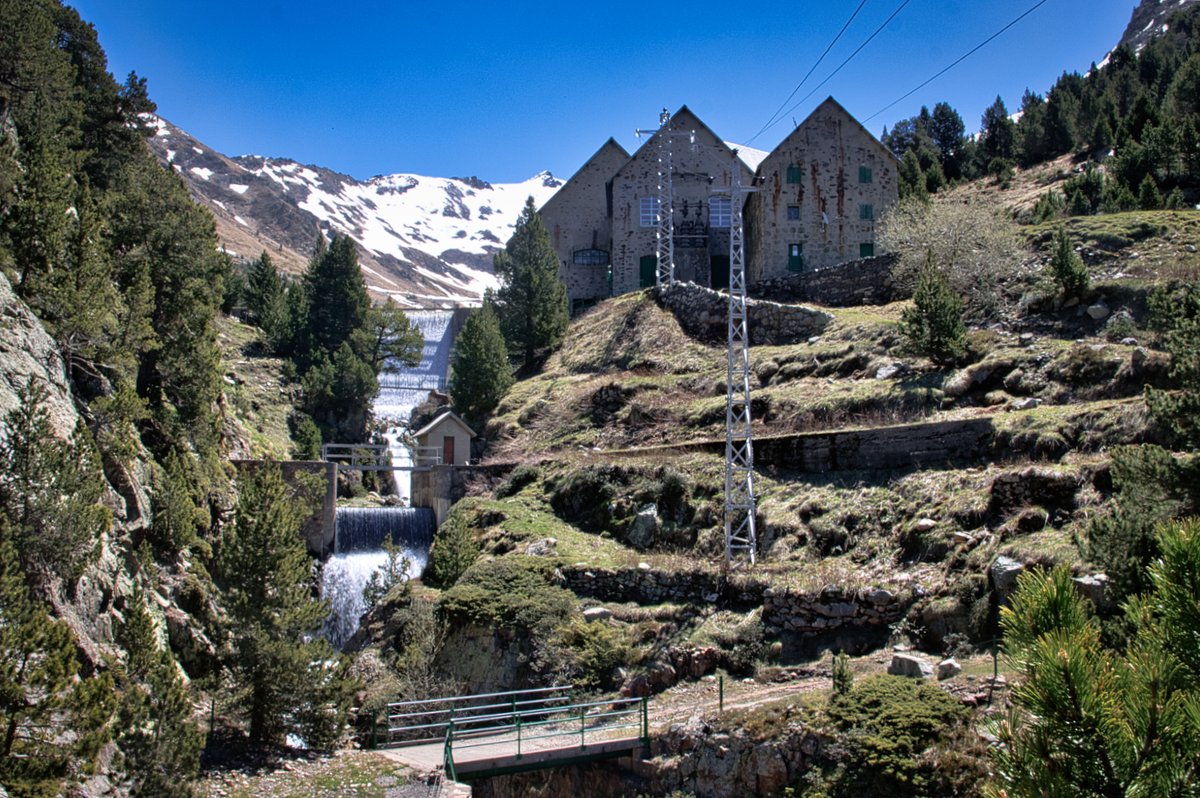 vhaakman's tweet photo. Embalse de Urdiceto, Spaanse Pyreneeën.🌲💚
Vakantie plannen? Check: https://t.co/zsVJwaAa9t
Delen mag en wordt gewaardeerd! ❤️
#Pyrenees #Adventure #Nature #Outdoor #BeautifulDestinations #Mountains #BucketList #Wanderlust #AmazingViews #PyreneesMountains https://t.co/cpjVJwg9HP