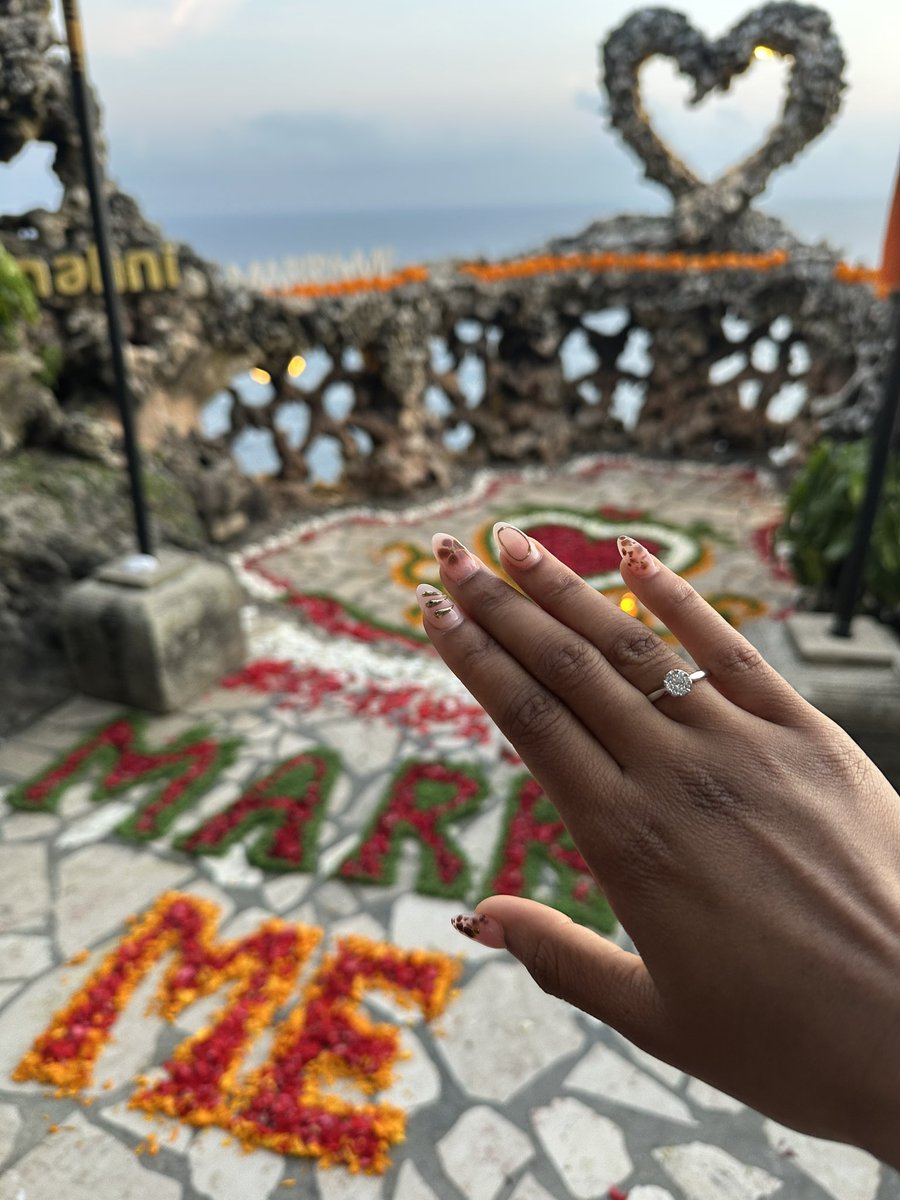 DlMiama's tweet photo. C’est le fianceyyyyy 💍 https://t.co/cD5WjAtBHk
