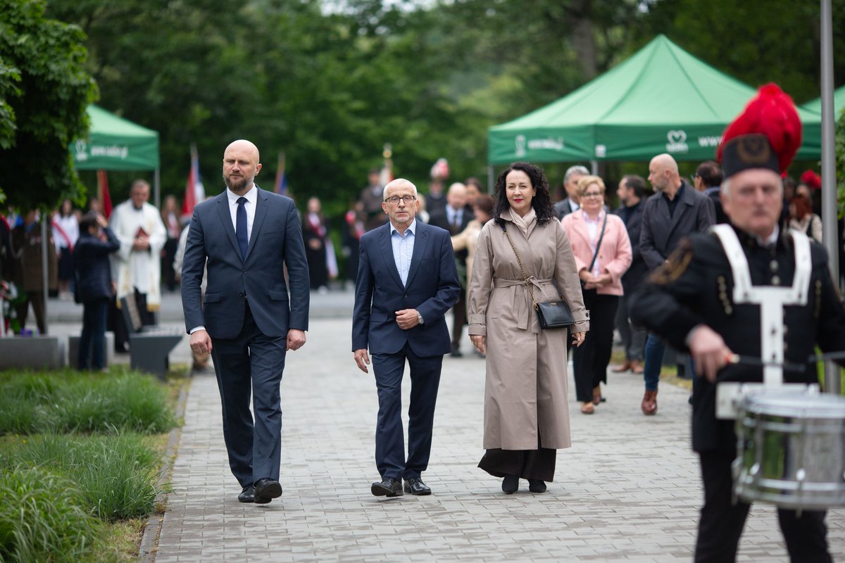 MiastoRadlin's tweet photo. Obchody 80 rocznicy Tragedii Górnośląskiej i tragedii ofiar szybu Reden  w Radlinie. https://t.co/MzZxAoAmmM